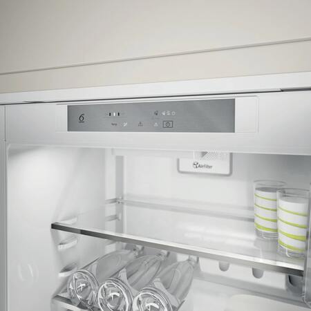 Вбудований холодильник Whirlpool SP40 801 EU Изображение