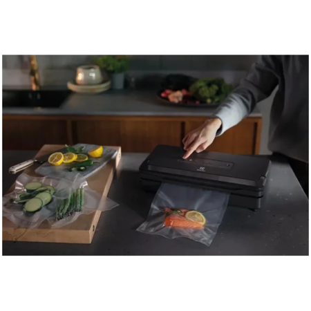 Вакуумний пакувальник Electrolux E6VS1-6AG Изображение